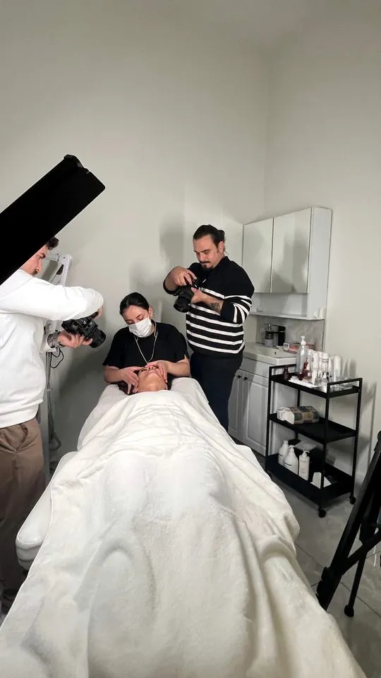 مركز تجميل · صور وفيديو