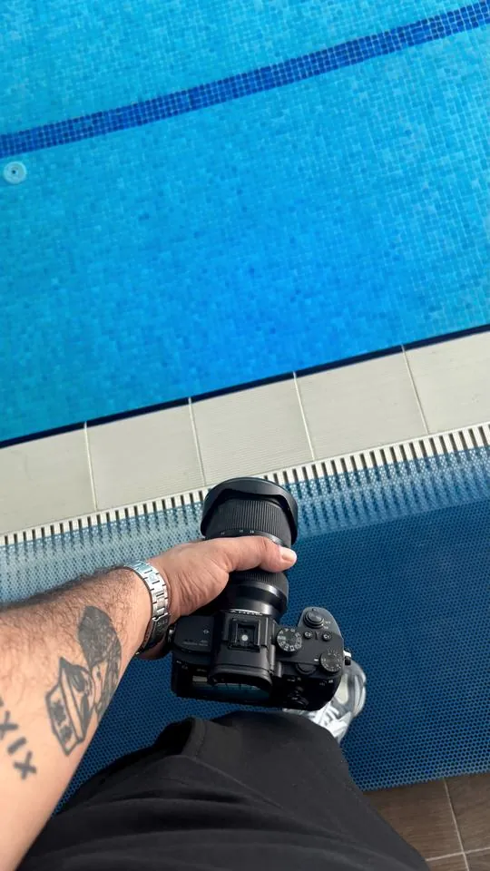 تصوير بجانب المسبح