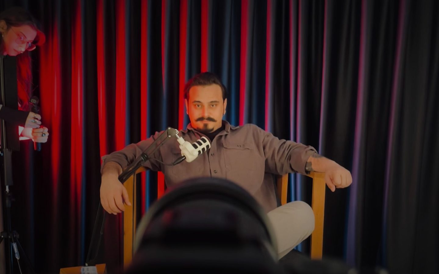 Reklamartgo studio production: Doğan Özhan on set in front of a red-lit curtain
